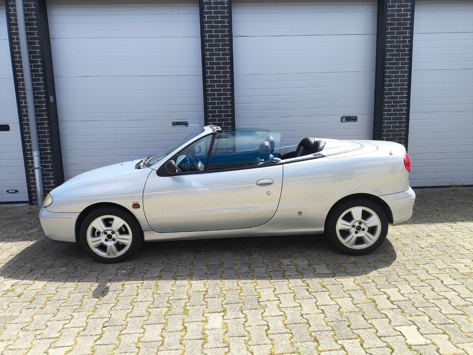 Renault Mégane 2.0 16V Dyna Cabrio 2005 2002 Grijs, 1998 cc, Zwart, 4 cilinders, Cabriolet