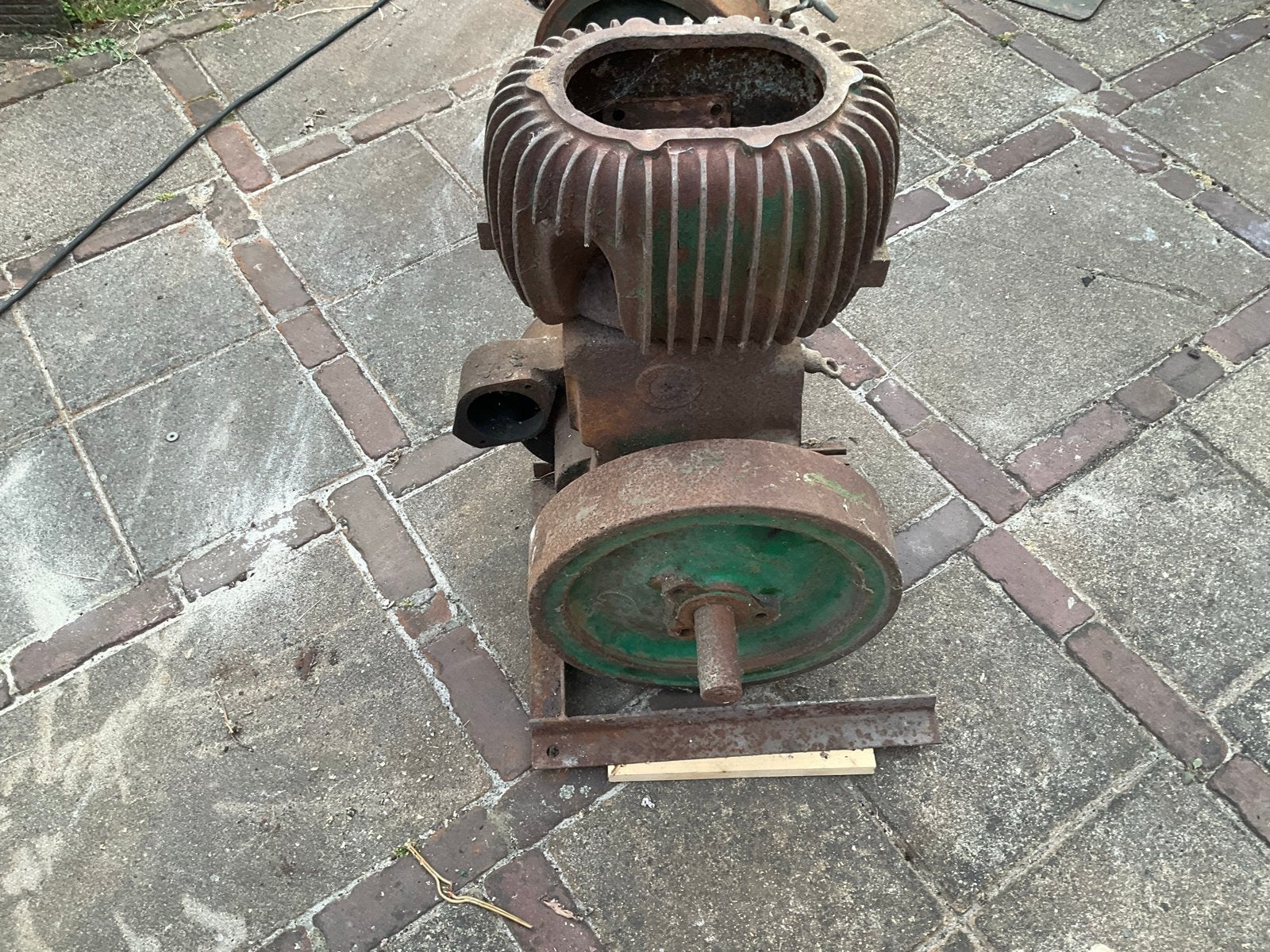 2 Wolseley stationaire motoren - Opknappers, Ophalen
