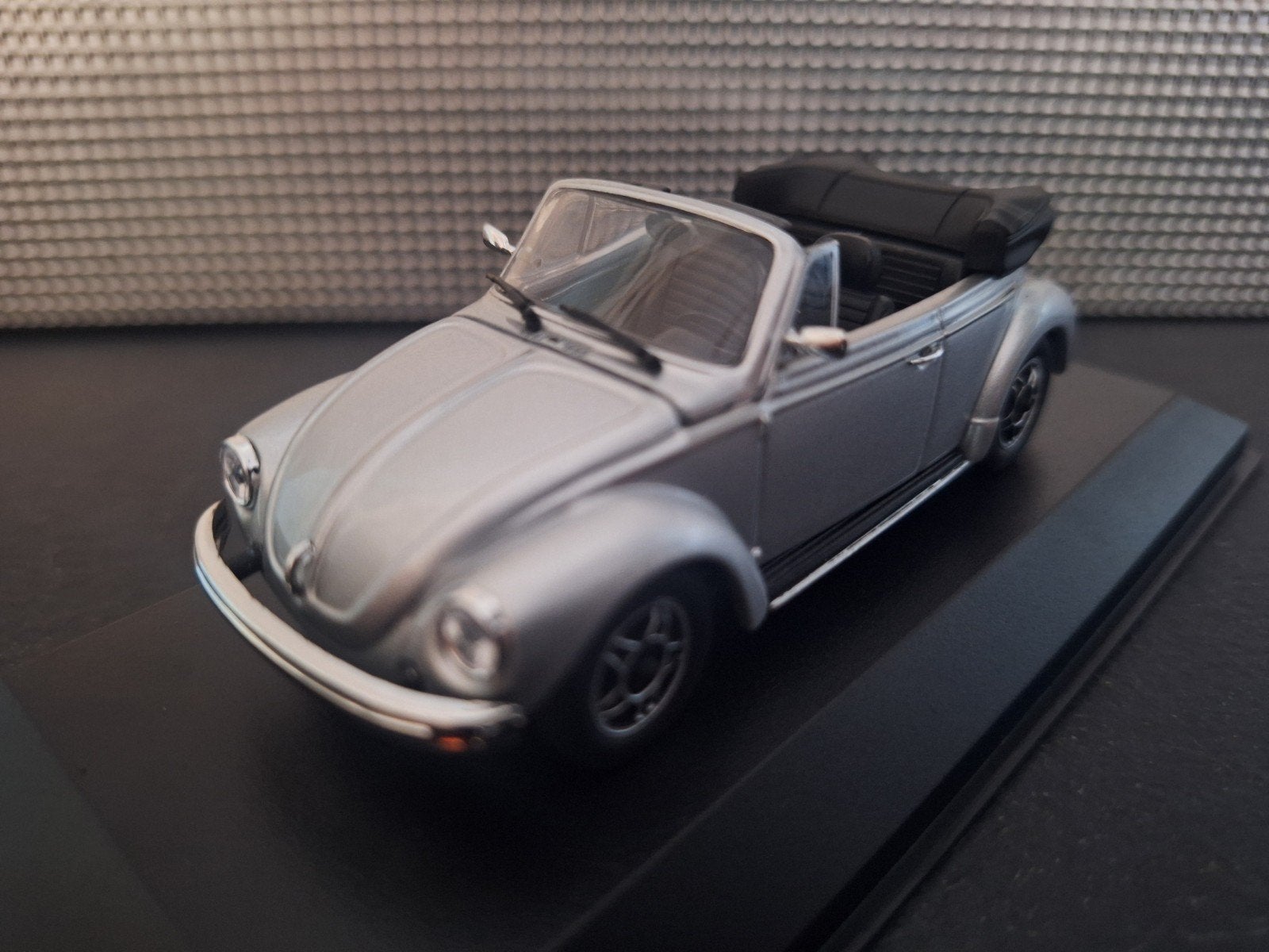 Volkswagen 1303 Cabriolet 1979  Schaal 1:43, Overige merken, Nieuw, Ophalen of Verzenden, Maxichamps