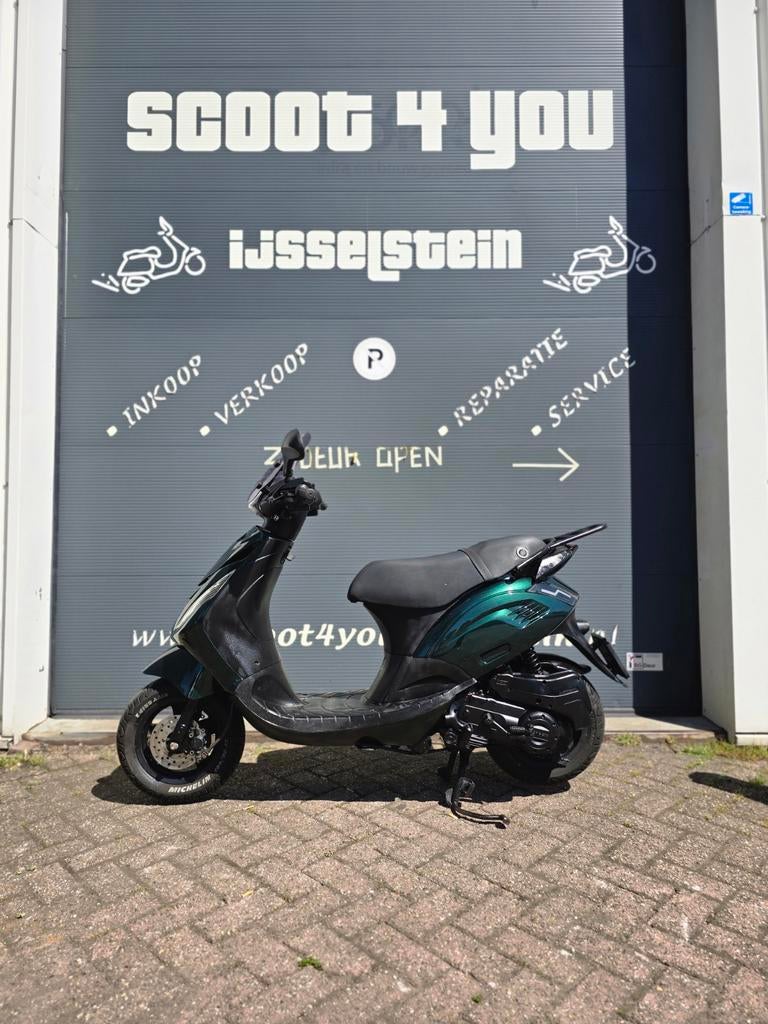 PIAGGIO ZIP 4T 2V RS-1  JAGUAR FULL OPTION GARANTIE!, Fietsen en Brommers, Ophalen, Zo goed als nieuw, Benzine, Zip