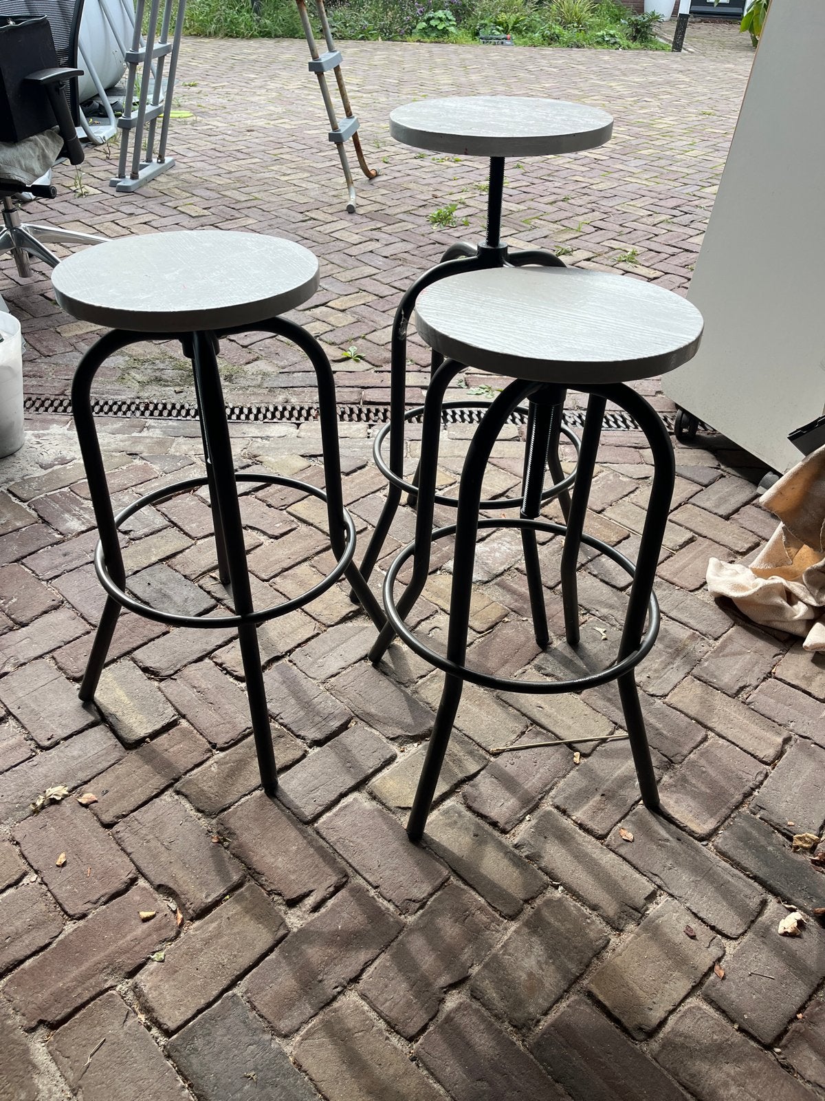 Set van 3 verstelbare barkrukken met houten zitting, Huis en Inrichting, Gebruikt, In hoogte verstelbaar, 60 tot 90 cm, Ophalen of Verzenden