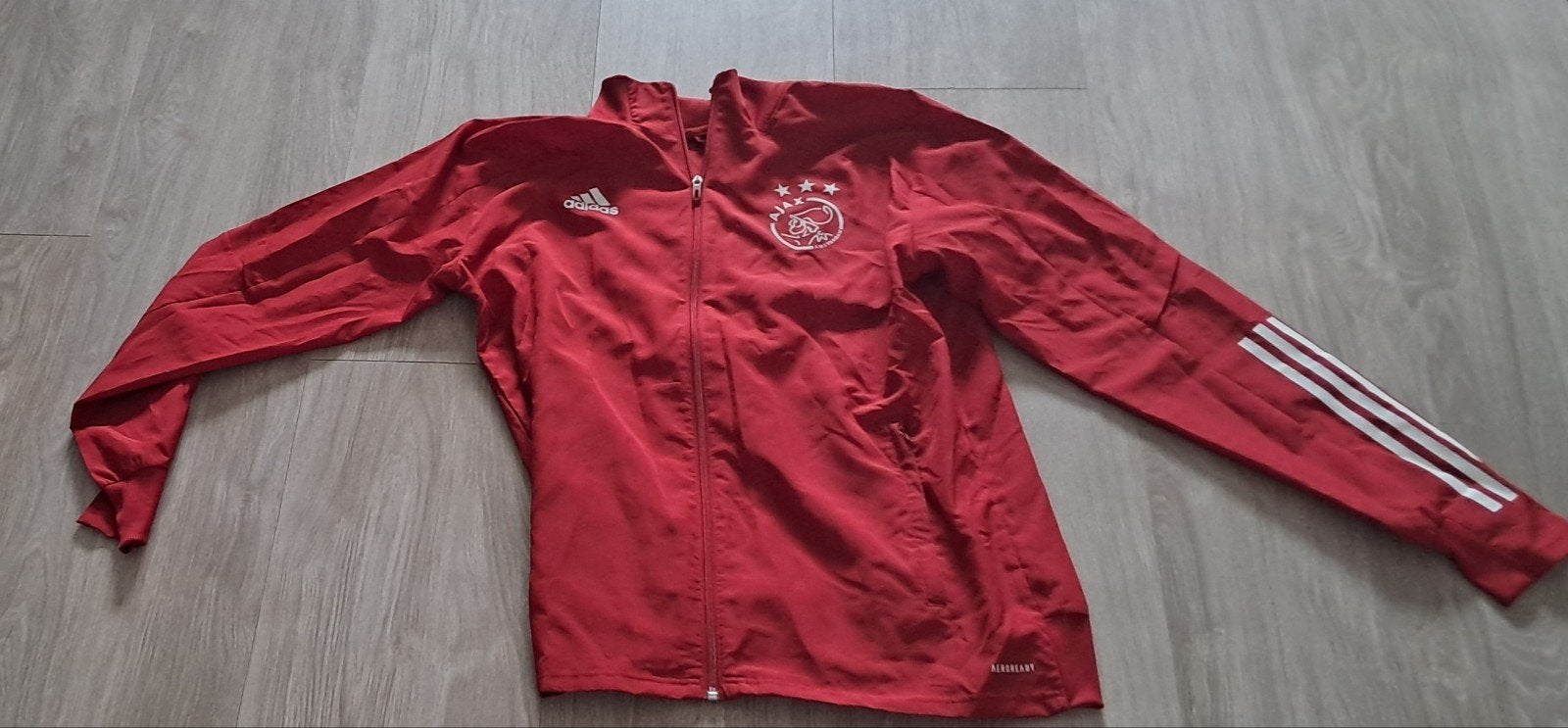 Adidas Ajax trainingsjack rood maat M, Verzamelen, Sportartikelen en Voetbal, Ophalen of Verzenden, Zo goed als nieuw, Ajax