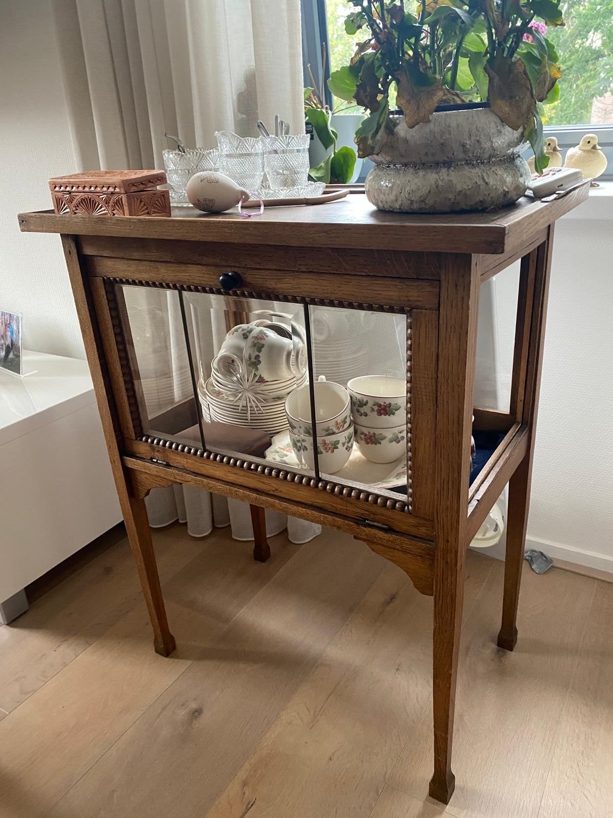 Antiek vitrine theekastje  eikenhout, Antiek en Kunst, Antiek | Meubels | Kasten, Ophalen