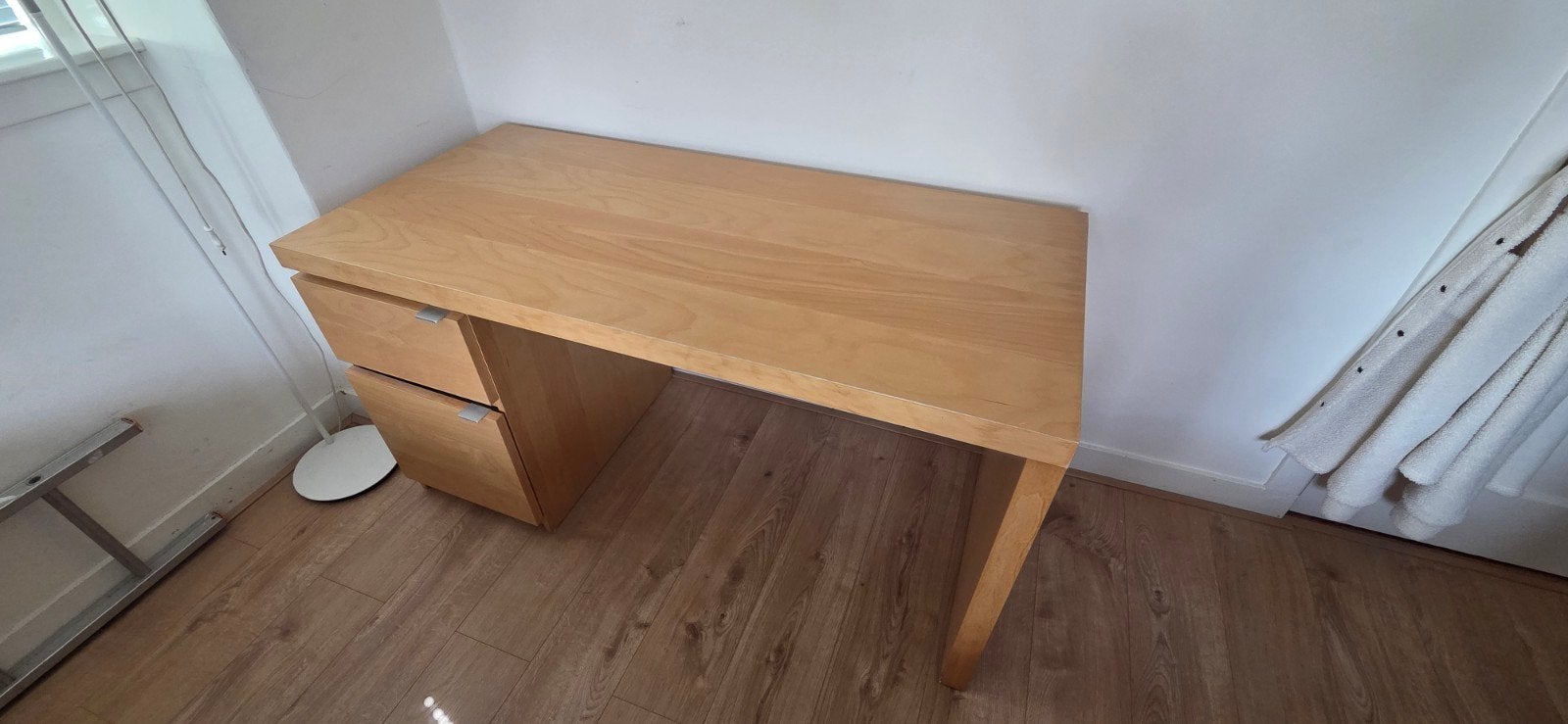 MALM ikea bureau, Huis en Inrichting, Bureaus, Met lades, Gebruikt, Hout, Ophalen of Verzenden