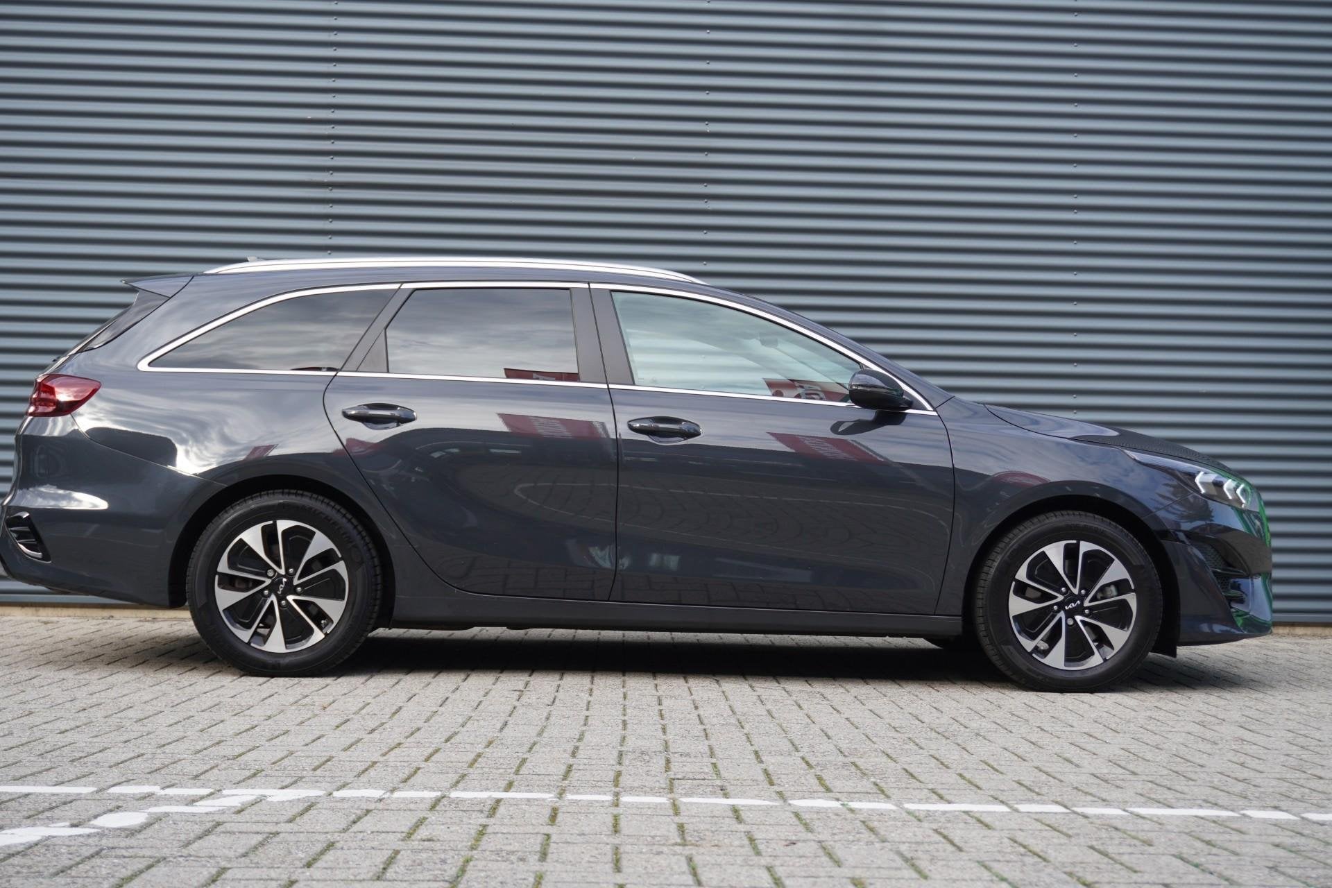 Kia Ceed Sportswagon 1.6 GDI PHEV 140pk DynamicPlusLine Trek, Auto's, 12 maanden, Gebruikt, Leder en Stof, 1508 kg
