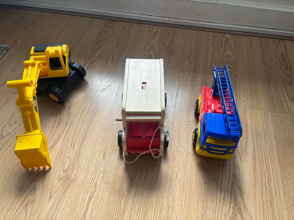 Speelgoedvoertuigen: Graafmachine, Houten Vrachtwagen, Brand, Ophalen of Verzenden, Gebruikt, Jongen of Meisje