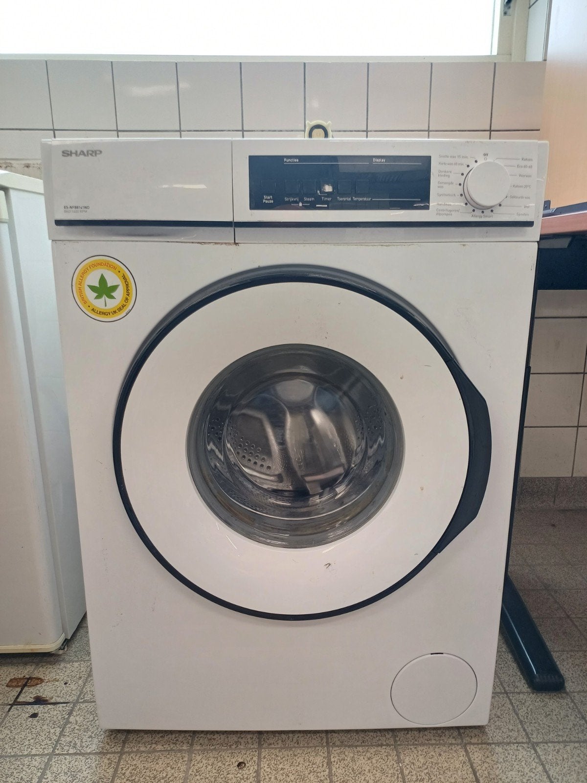 Sharp ES-NFB8141WD Wasmachine - 8kg, 1400 RPM, Witgoed en Apparatuur, Wasmachines, Ophalen, 1200 tot 1600 toeren, Gebruikt, 8 tot 10 kg