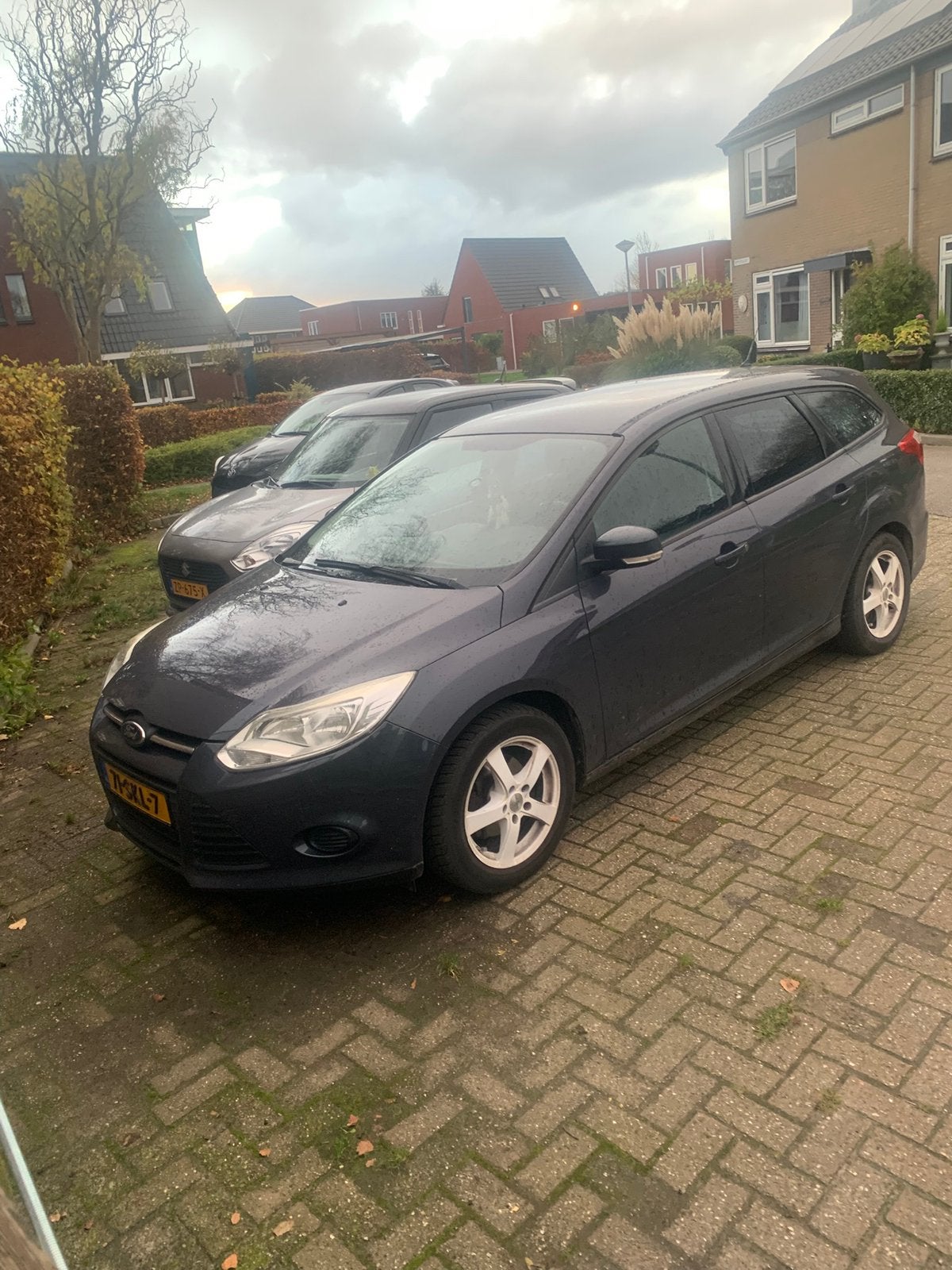 Ford Focus 1.6 Ti-vct 77KW Wagon 2011 Grijs, 1596 cc, Stof, 4 cilinders, 1207 kg