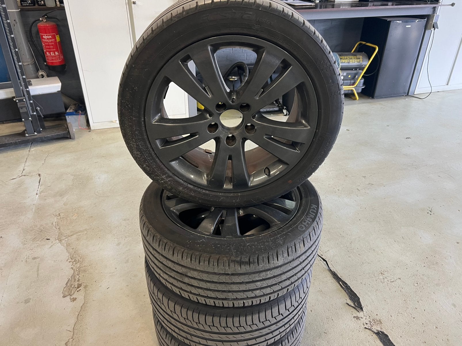 225/45/17 mercedes banden Set, Auto diversen, Ophalen, Zo goed als nieuw