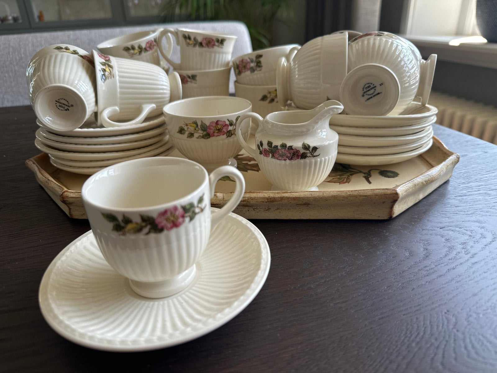 Wedgwood Etruria & Barlaston "Briar Rose" theeservies, Ophalen