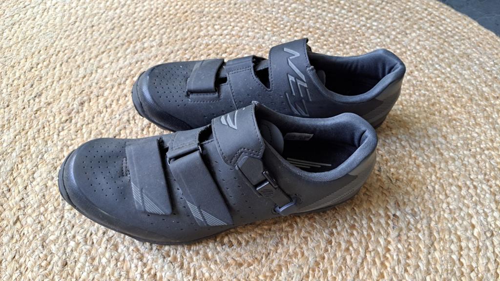 Mountainbike schoenen Shimano nieuw en fietshelm, Fietsen en Brommers, Fietsaccessoires | Fietskleding, Heren, Schoenen, Overige maten