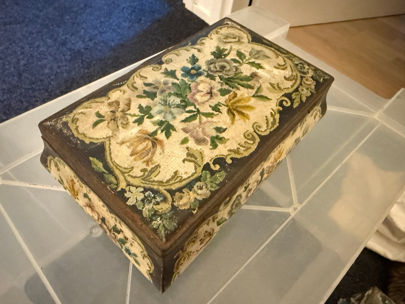 Antieke koekjestrommel met bloemmotief, Antiek en Kunst, Ophalen of Verzenden