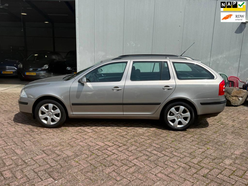 Skoda Octavia Combi 1.6 Classic, Auto's, Skoda, Voorwielaandrijving, Gebruikt, 4 cilinders, Beige