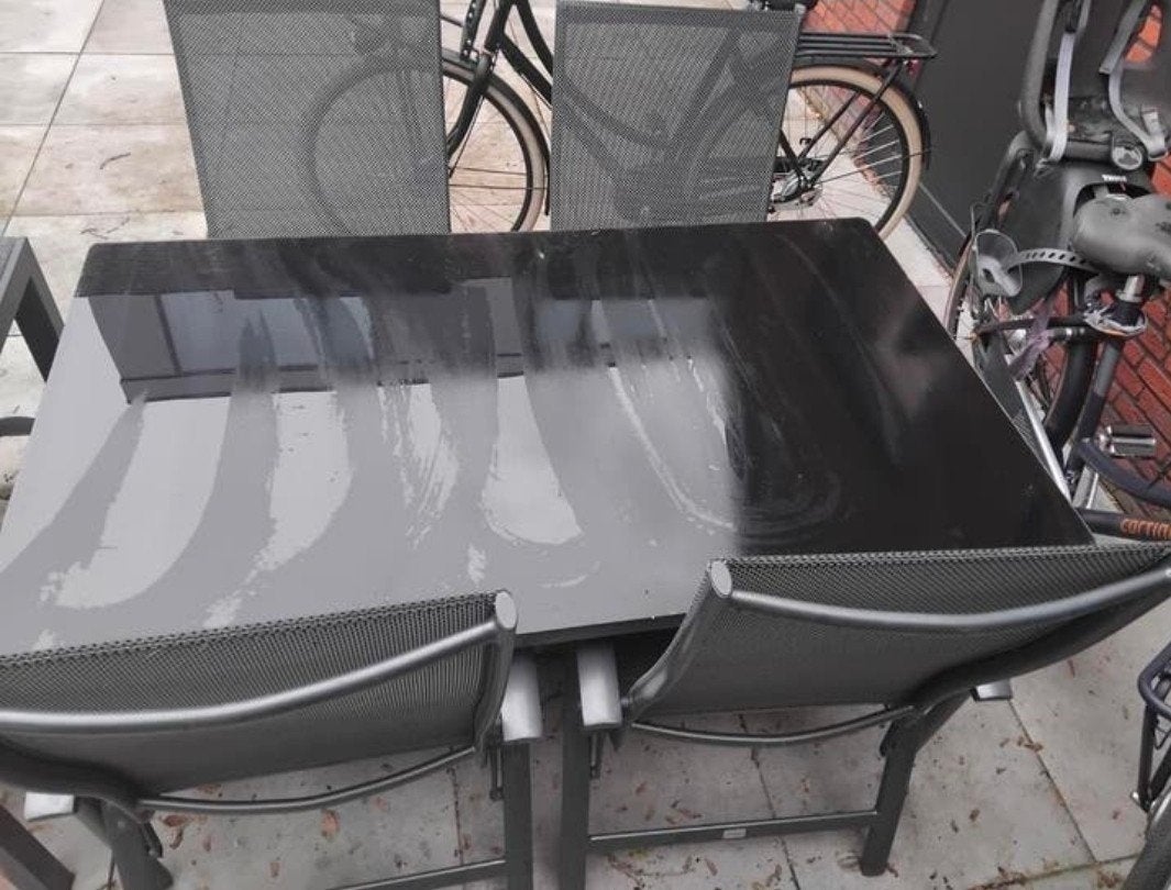 Tuinset glazen tafel zwart 150x90 met 4 standen stoelen

Pri, Ophalen of Verzenden, Aluminium