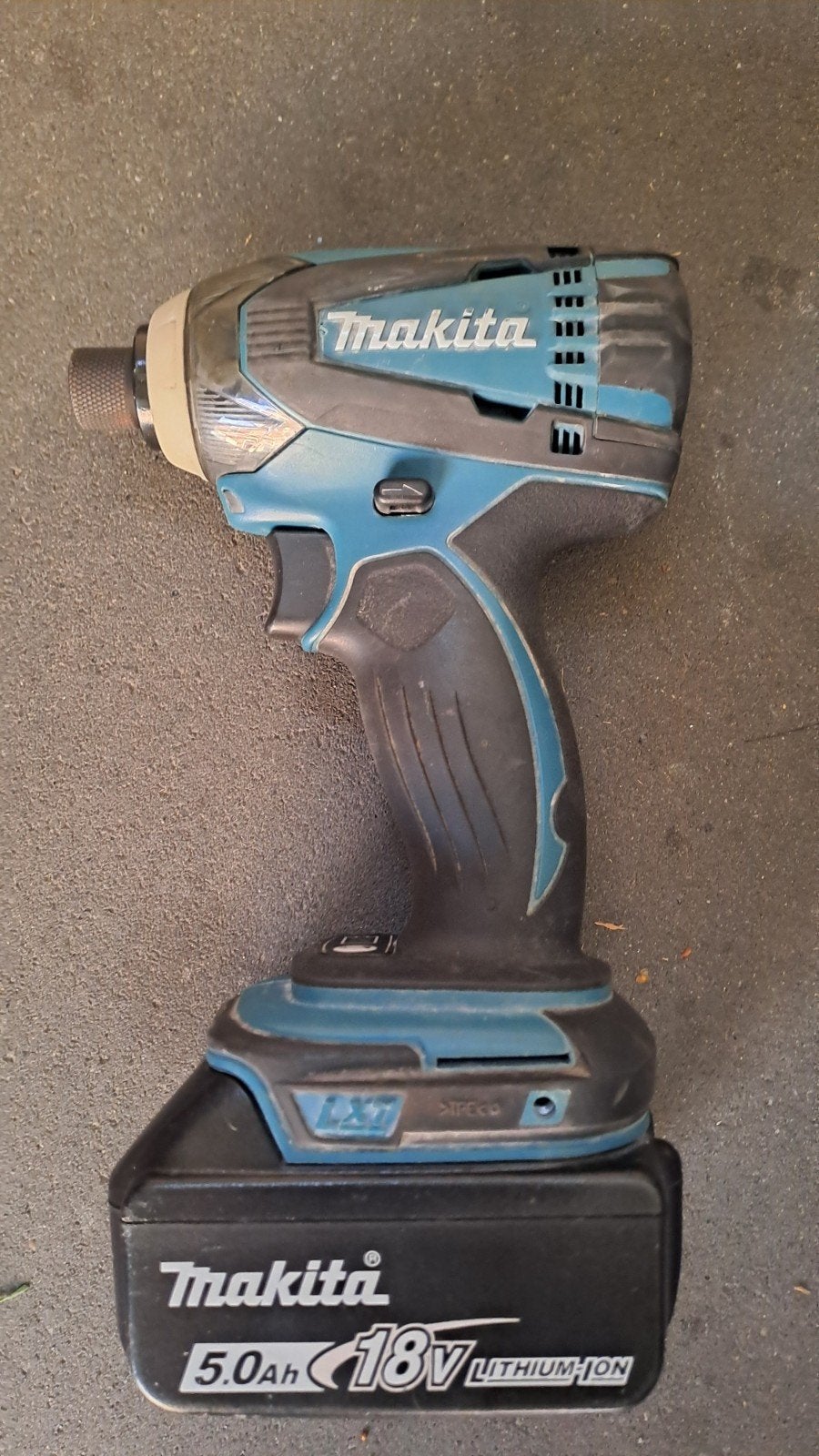 Makita DTD146 18V Slagmoersleutel met 2x 5.0Ah accu en lader, Ophalen, Variabele snelheid, Boor- en Schroefmachine, Gebruikt