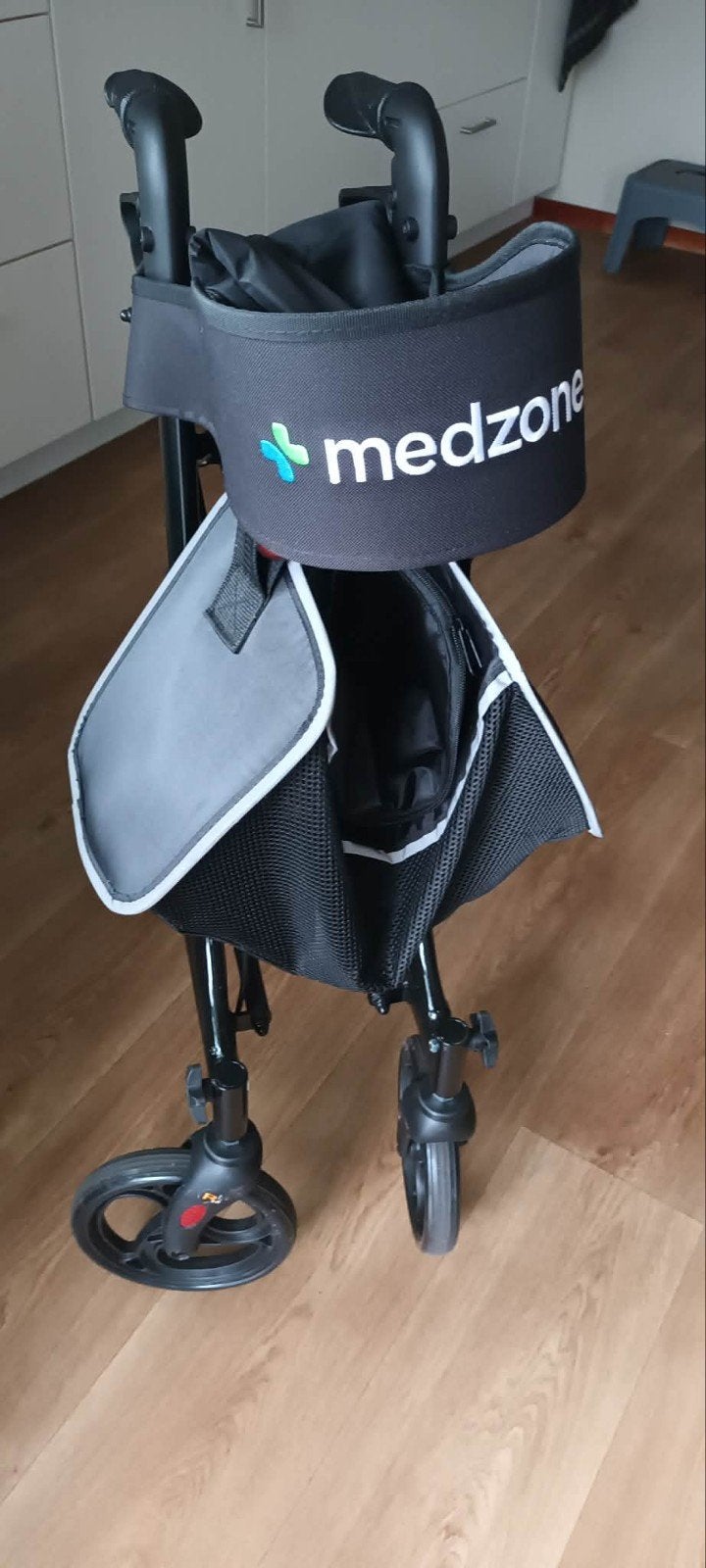 ROLLATOR, Diversen, Verpleegmiddelen, Ophalen, Zo goed als nieuw
