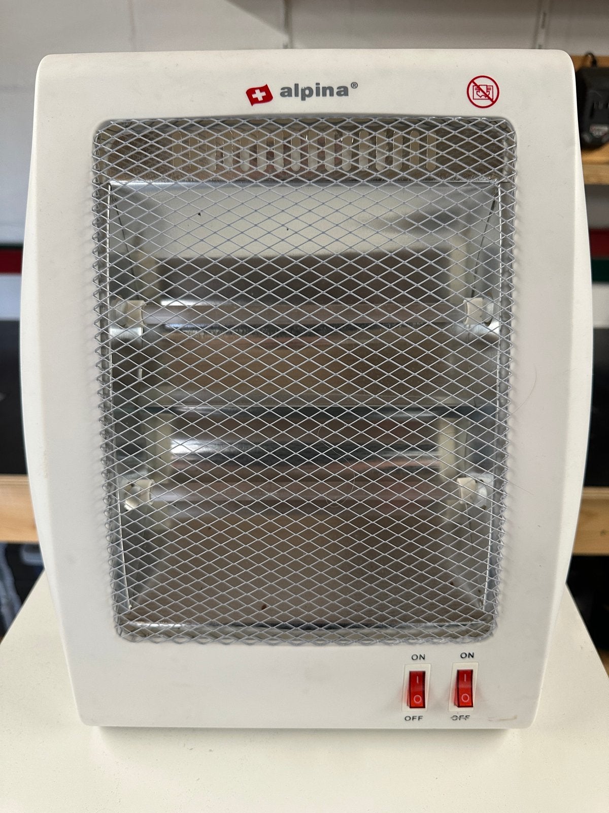 Alpina Kwarts Kachel 400W/800W met Kantelbeveiliging, 30 tot 80 cm, Gebruikt, Kachel, Minder dan 60 cm