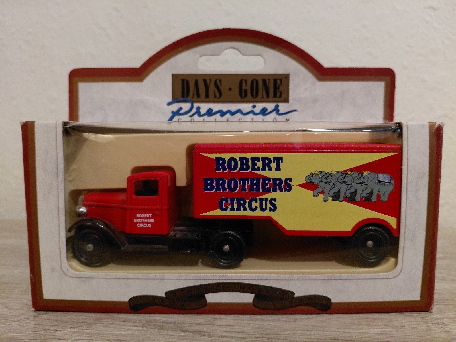 'Robert Brothers Circus' Ford 3 ton Articulated Truck, Overige merken, 1:50 of kleiner, Verzenden, Nieuw