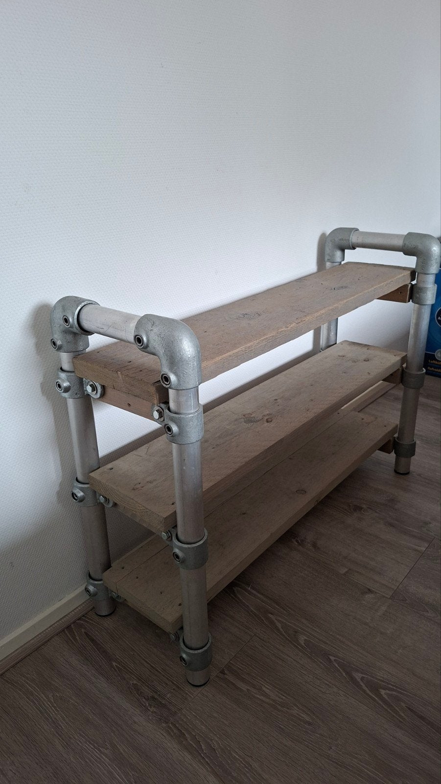 steigerhouten schoenenrek, Ophalen
