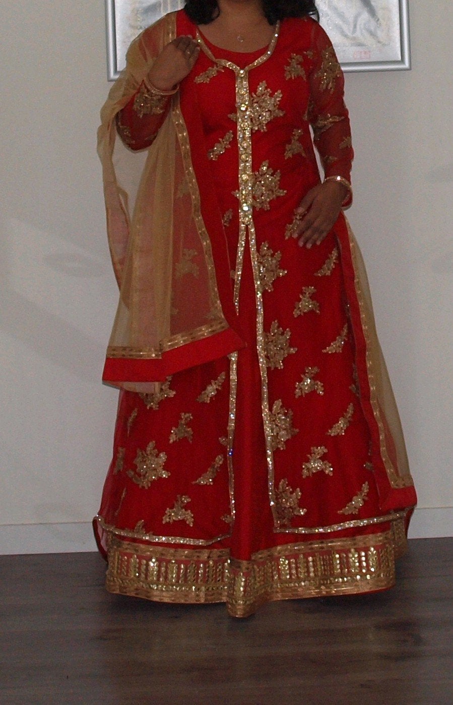 Prachtige Indiase Trouwjurk feestjurk (passend te maken), Ophalen of Verzenden, Zo goed als nieuw, Rood, Trouwjurk