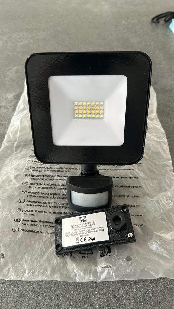 LSC smart LED Floodlight met sensor, Ophalen of Verzenden, Zo goed als nieuw, Minder dan 50 watt