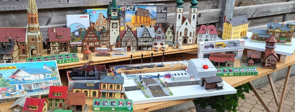 veel supermooie gebouwen - marklin - treinbaan toebehoren, Ophalen, Gelijkstroom of Wisselstroom, Brug, Tunnel of Gebouw, Zo goed als nieuw