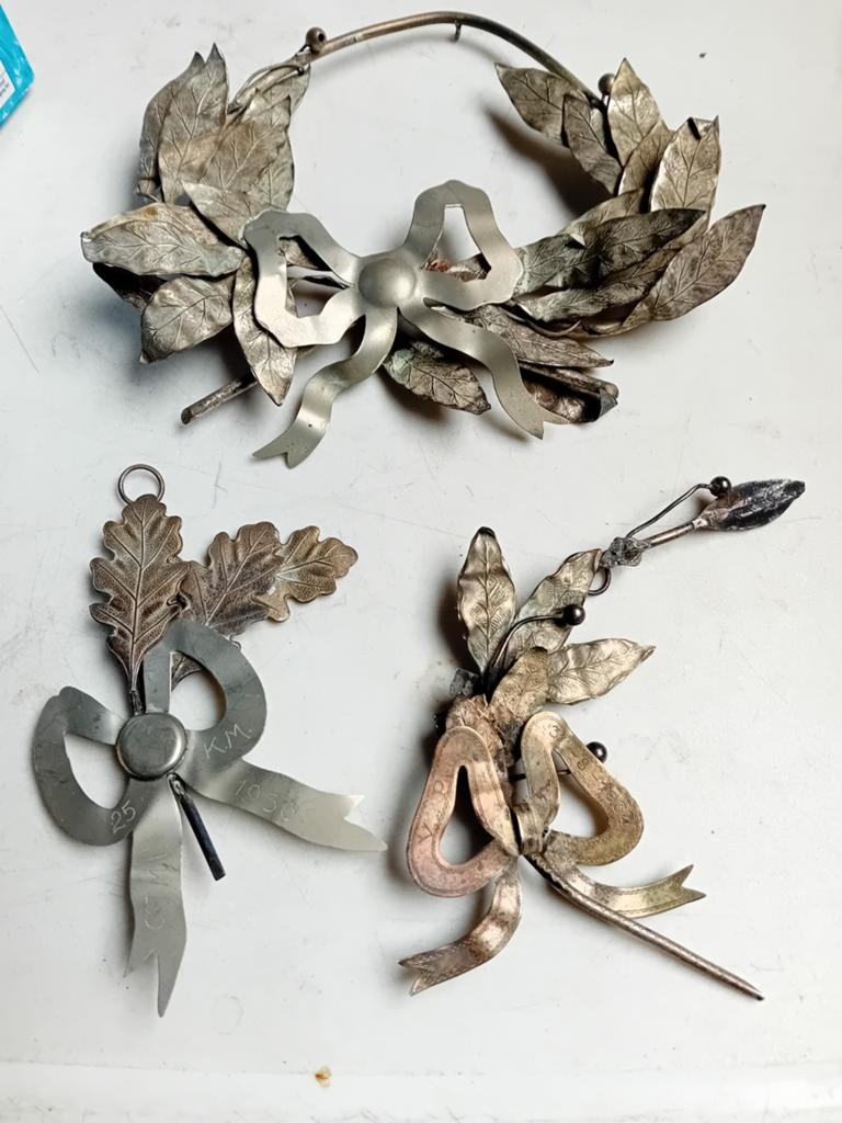 Antieke zilverkleurige lauwerkrans met strik, Antiek en Kunst, Ophalen of Verzenden