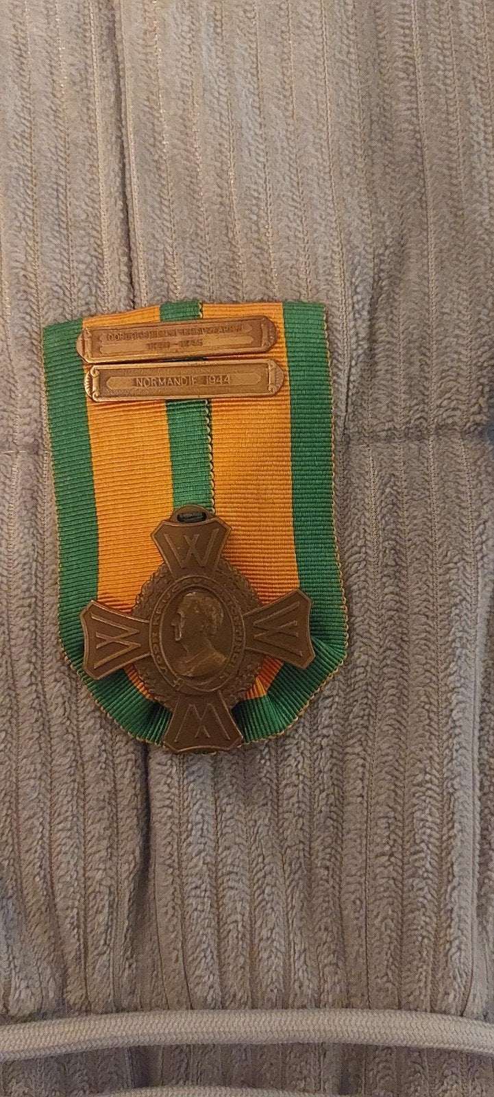 Oorlogskruis met gespen 'Normandië 1944' en '1940-1945', Ophalen of Verzenden, Overige soorten, Overige gebieden, Lintje, Medaille of Wings