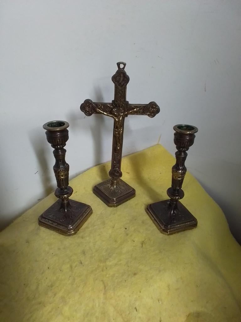 3075)  mooie bronze altaarstuk kruis met 2 kaars kandelaars, Antiek en Kunst, Ophalen of Verzenden