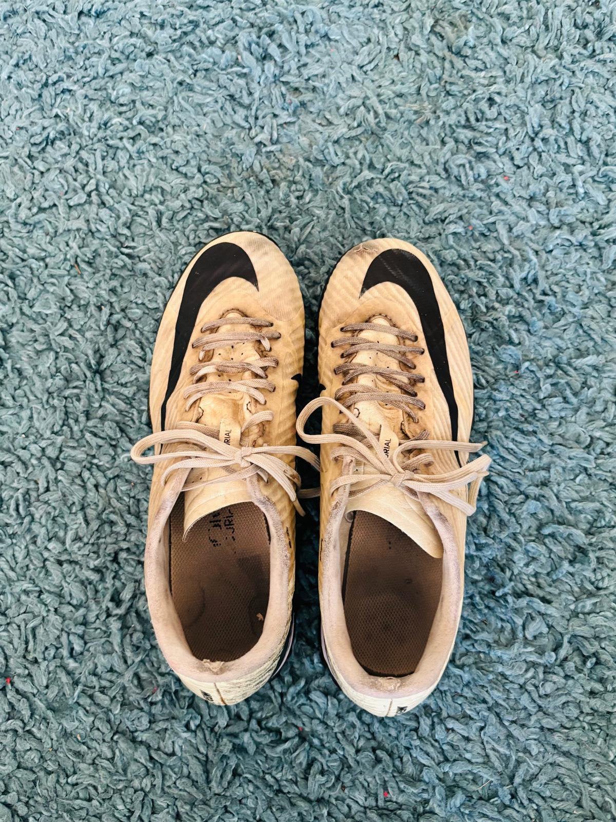 Nike voetbalschoenen met kunstgras noppen maat 39, Ophalen, Zo goed als nieuw, Schoenen
