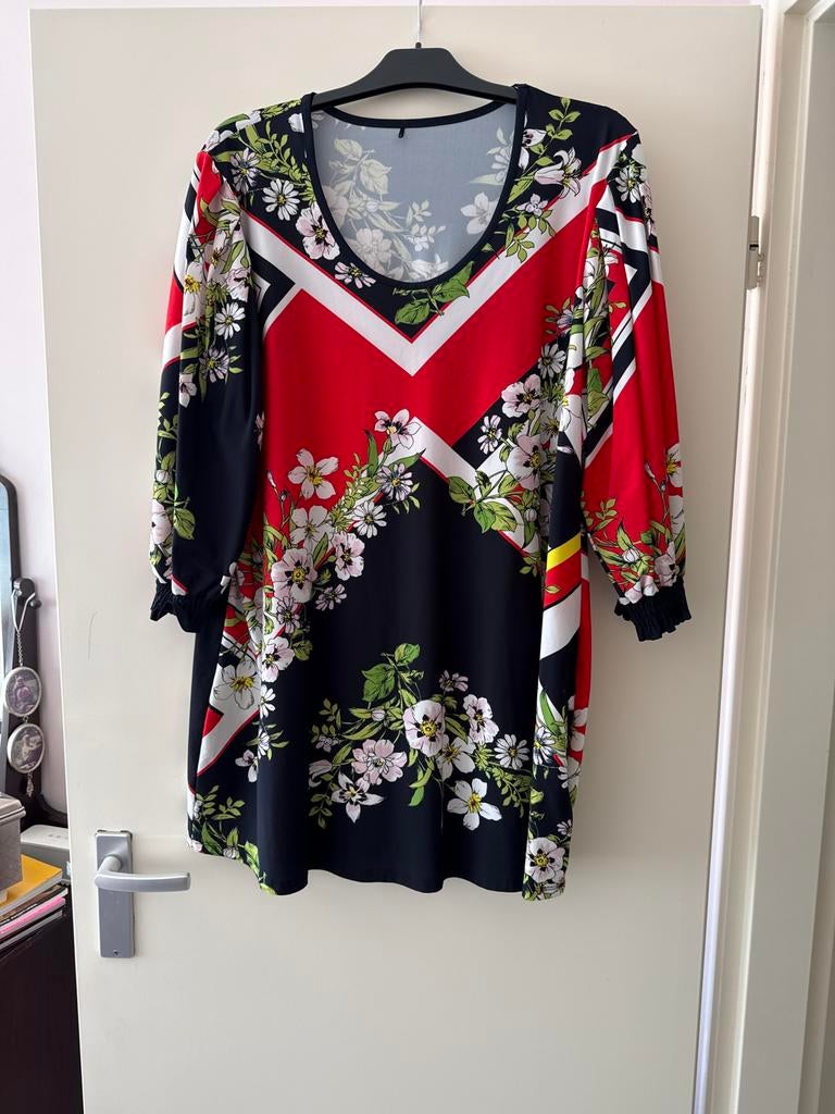 Plus basics tuniek donkerblauw rood bloemen, Kleding | Dames, Grote Maten, Ophalen of Verzenden, Zo goed als nieuw, Rood, Blouse of Tuniek