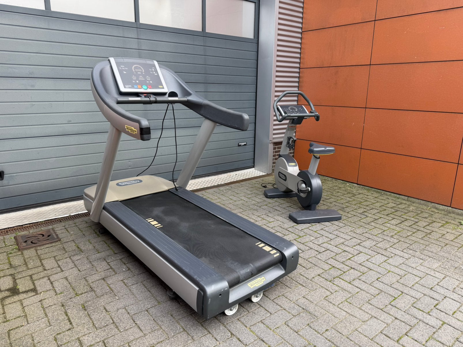 Technogym Loopband en Technogym Upright Bike, Ophalen, Gebruikt, Loopband