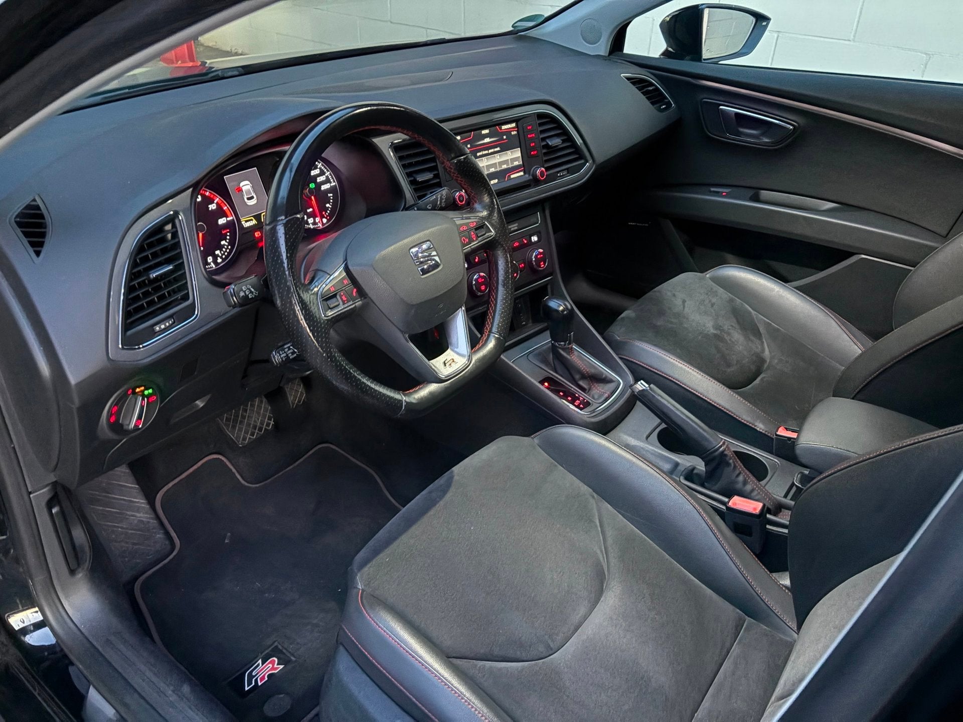 SEAT Leon 1.4 TSI FR Automaat/Sound/Led/Cruise/Carplay/Camer, Gebruikt, Zwart, 4 cilinders, Leon