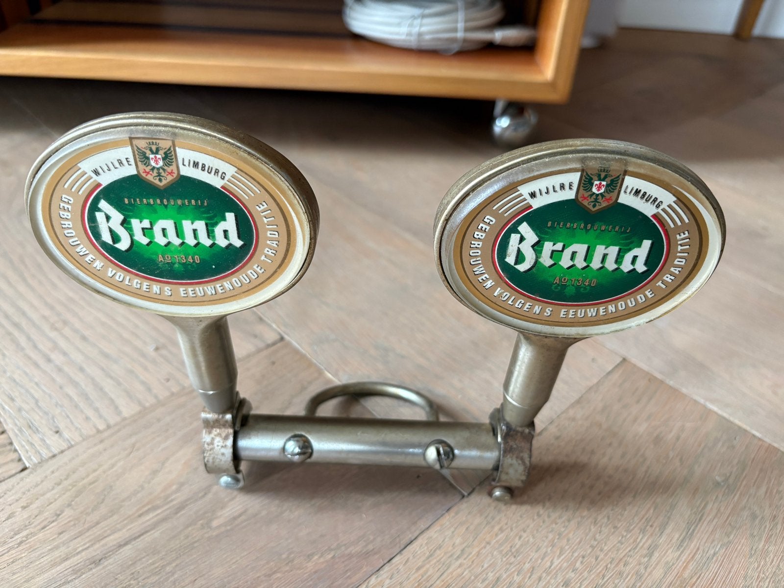Brandbiet tap emblemen, Ophalen of Verzenden, Gebruikt, Reclamebord, Plaat of Schild, Brand
