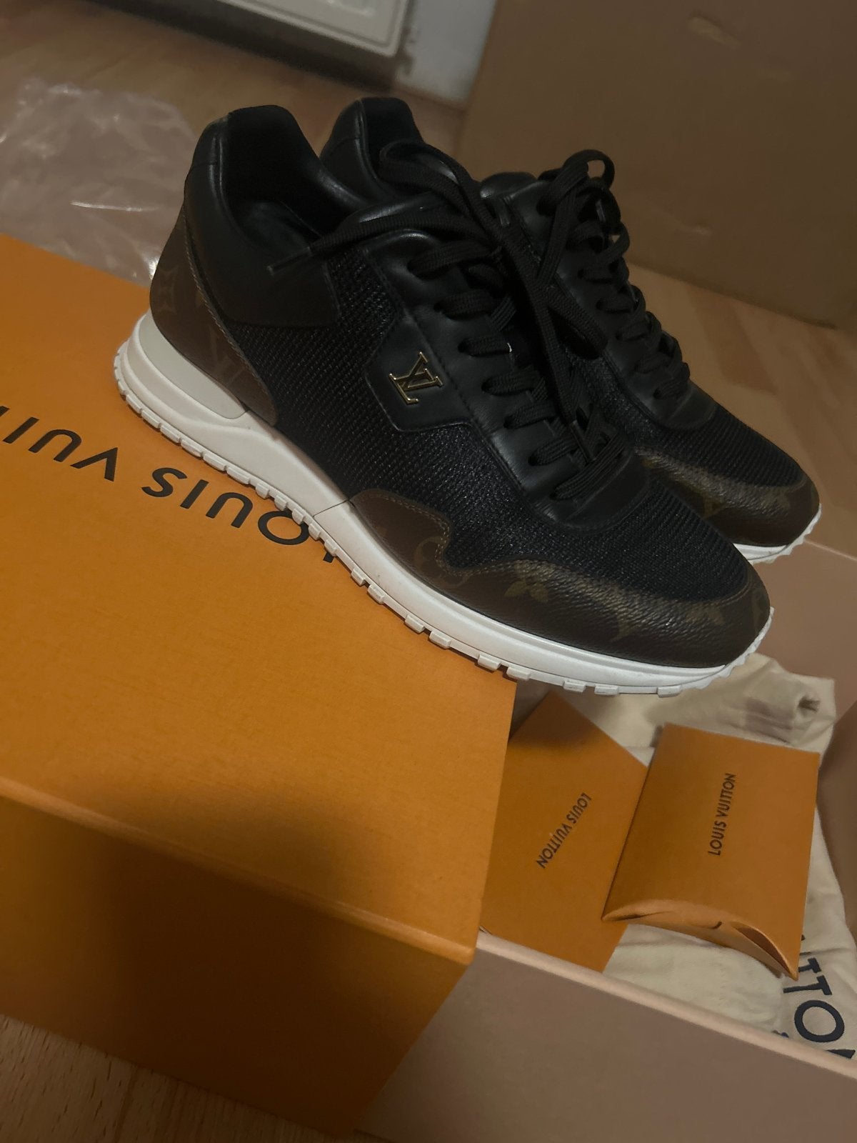 Louis Vuitton Run Away Sneakers Zwart/Bruin maat 40, Kleding | Heren, Schoenen, Zwart, Ophalen of Verzenden, Sneakers of Gympen