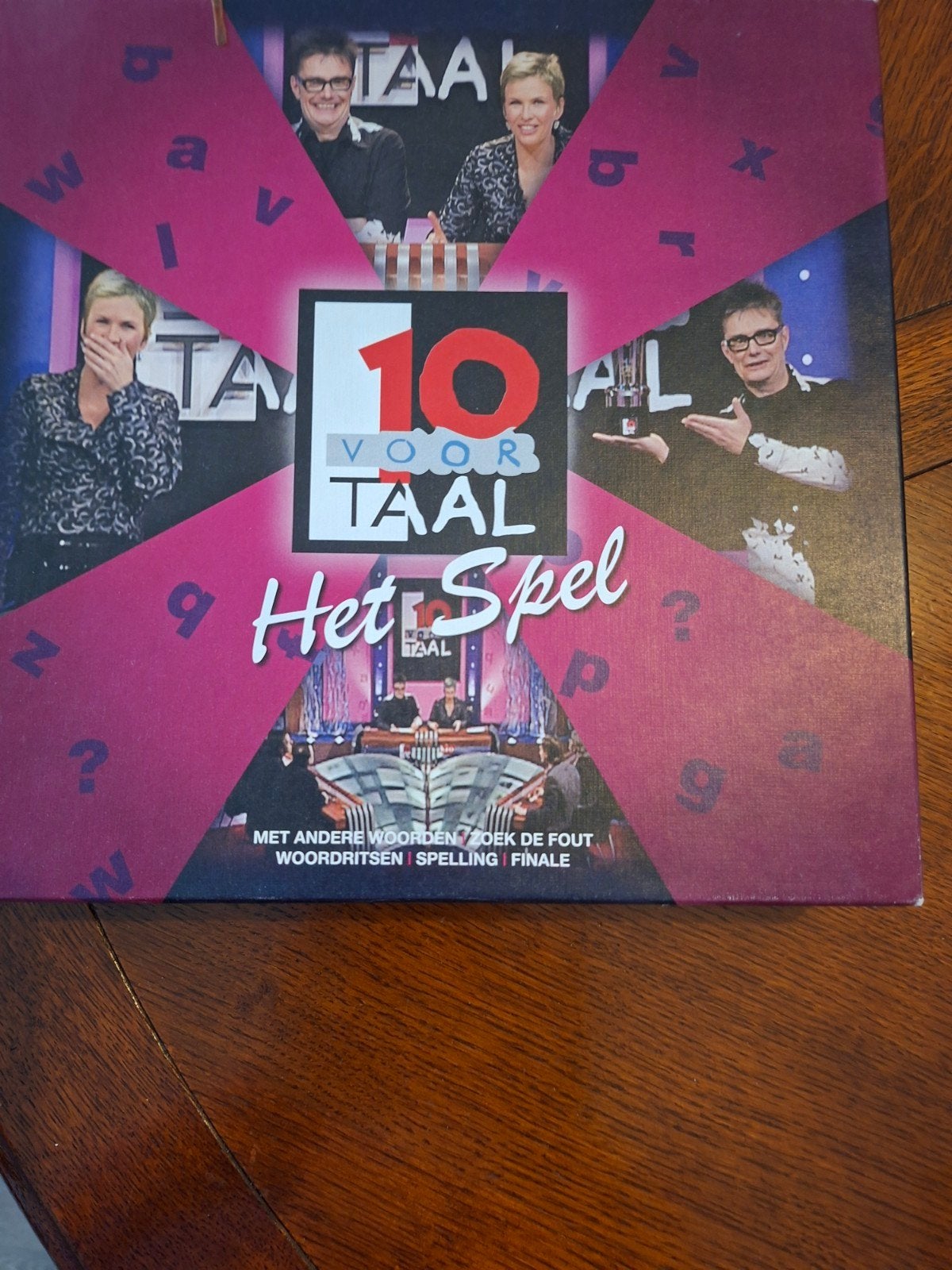 10 voor Taal: Gezellig bordspel voor taalliefhebbe, Hobby en Vrije tijd, Drie of vier spelers, Ophalen of Verzenden, Zo goed als nieuw