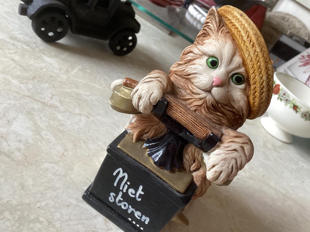 Poes op telefoon Niet Storen // hoog 13x11x8 cm, Ophalen of Verzenden, Zo goed als nieuw, Dier