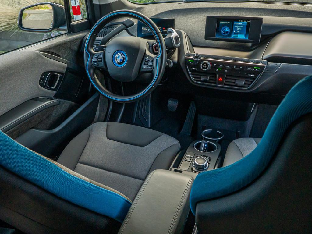 BMW i3 Basis 120Ah 42 kWh ORG NL WARMTEPOMP LED STOELVERW 19, Auto's, BMW, Automaat, 170 pk, 255 min, Hatchback