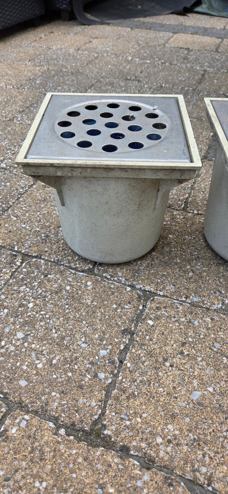 2 afvoerputjes 20 x 20 met rvs deksel, Ophalen, Afvoer, Rvs, Minder dan 2 meter