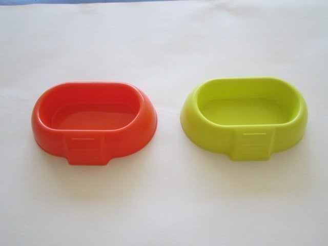 2 stuks voerbakken., Ophalen, Nieuw, Voerbakje
