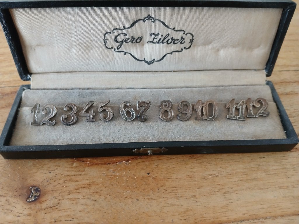 antiek doosje  met verz. cijfertjes, Ophalen