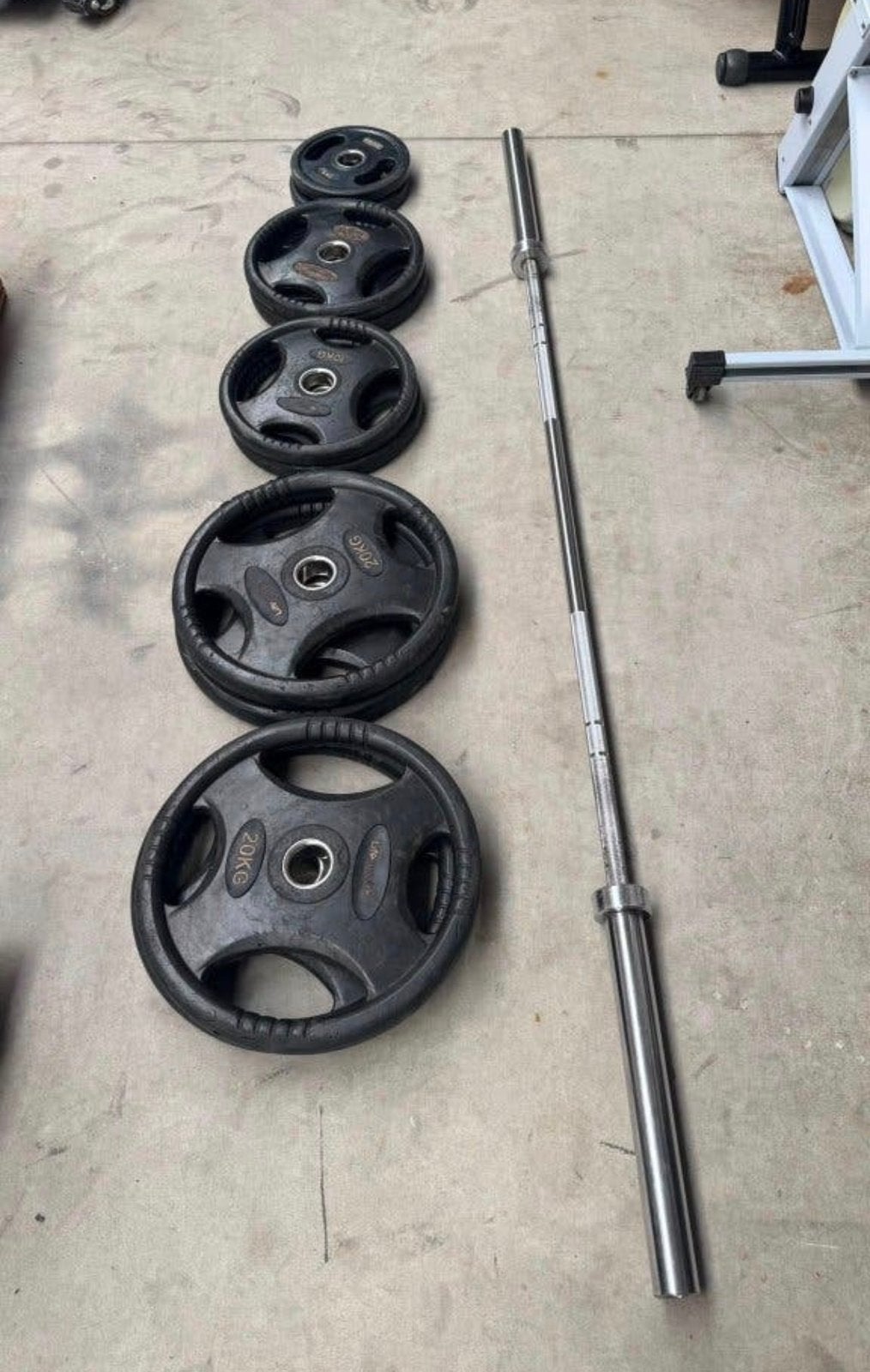 130kg Lifemaxx Gewichten + Olympische Barbell 220cm, Sport en Fitness, Ophalen, Gebruikt, Halterschijven
