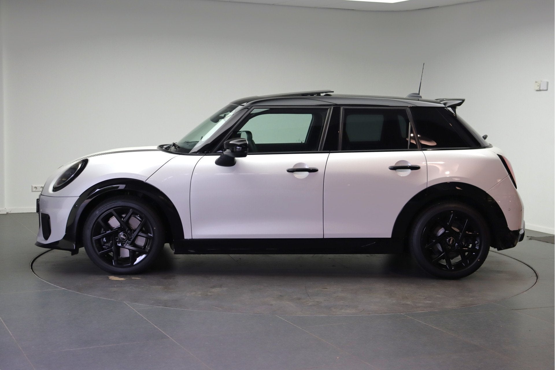 MINI Hatchback Cooper C Automaat / John Cooper Works / Pakke, Auto's, 156 pk, Leder en Stof, Wit, Bedrijf