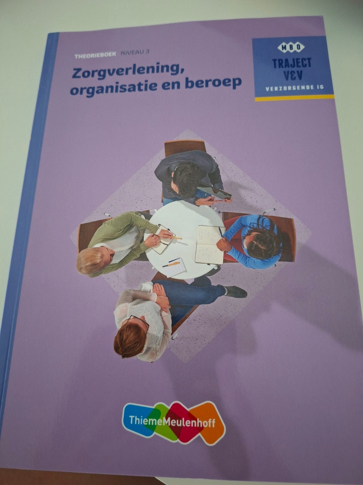Zorgverlening, organisatie en beroep MBO Traject V&V, Ophalen of Verzenden, Zo goed als nieuw, MBO, M. Baseler, M. van Dun, M.B.J. Linssen, G. van Vugt