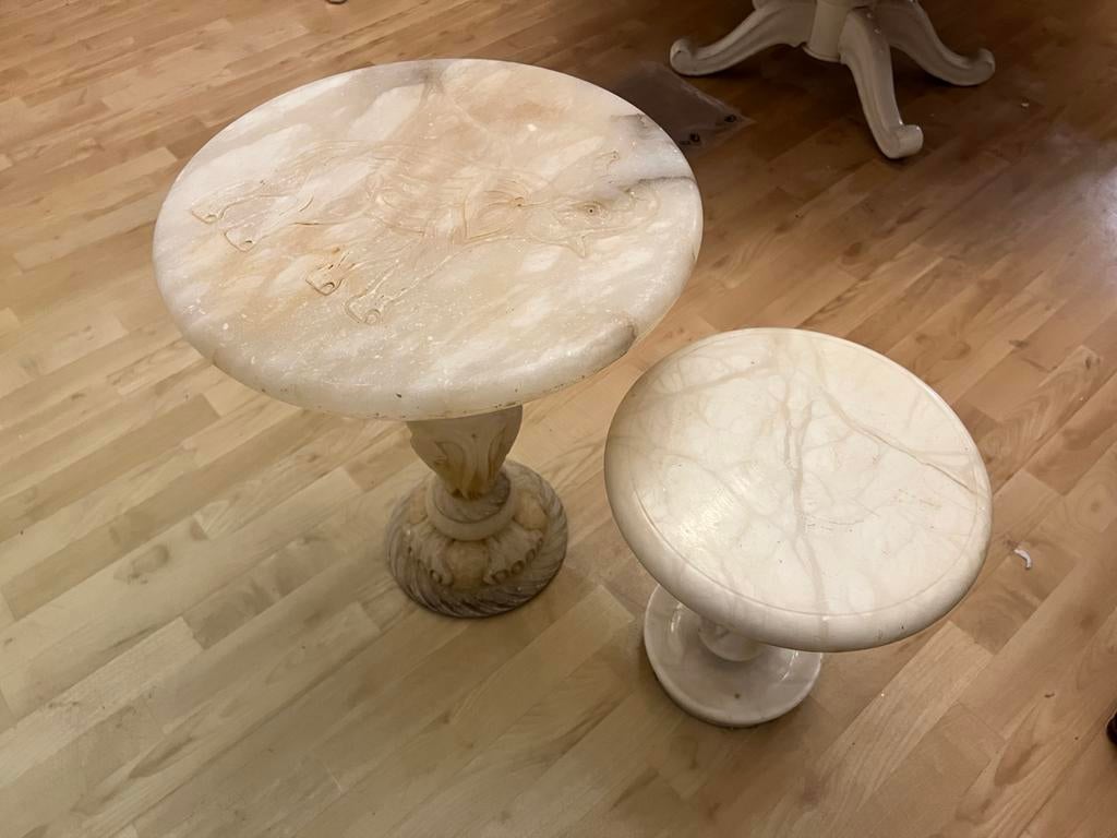 Set van 2 marmeren bijzettafels, Spaans, met olifant, Overige materialen, Minder dan 55 cm, Gebruikt, Rond