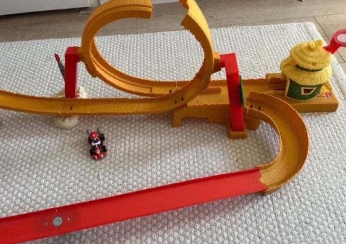 Hot Wheels Mario Kart Racebaan met Looping, Kinderen en Baby's, Speelgoed | Racebanen, Racebaan, Ophalen of Verzenden, Zo goed als nieuw