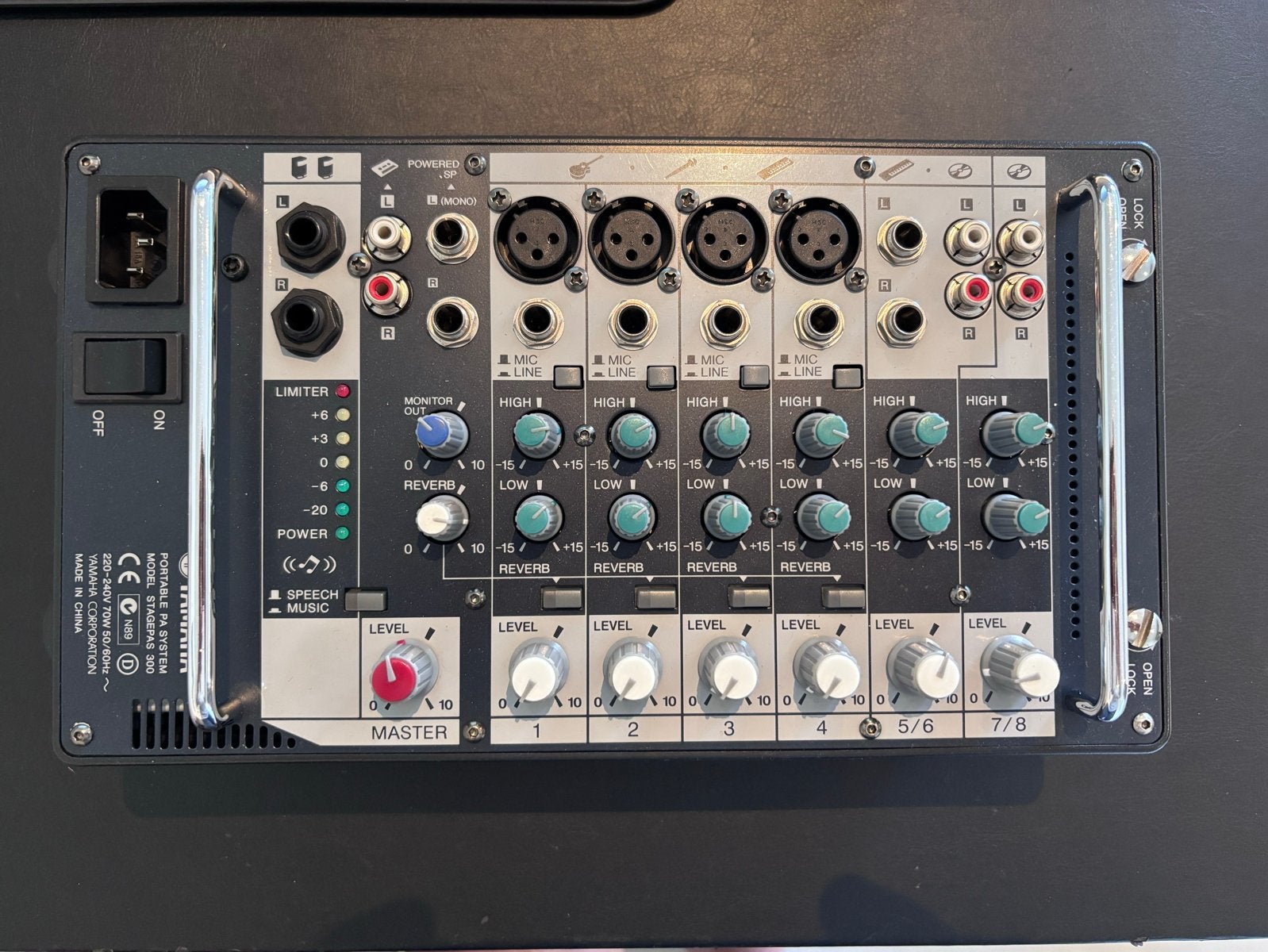 Yamaha Stagepas 300 Draagbaar PA Systeem, Ophalen, Gebruikt, 5 tot 10 kanalen, Microfooningang