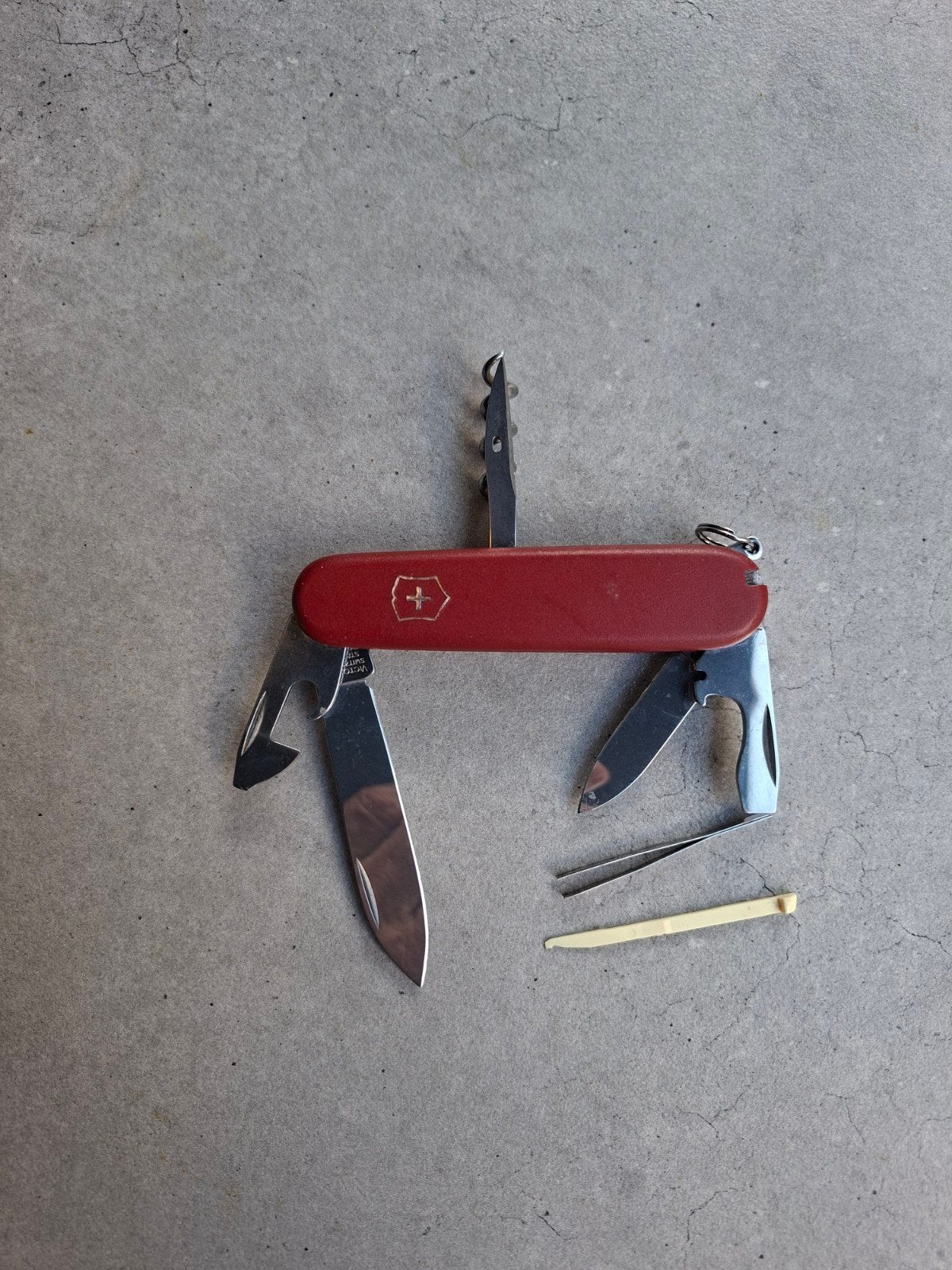 Victorinox Zwitsers zakmes met kurkentrekker en pincet, Ophalen of Verzenden, Zo goed als nieuw