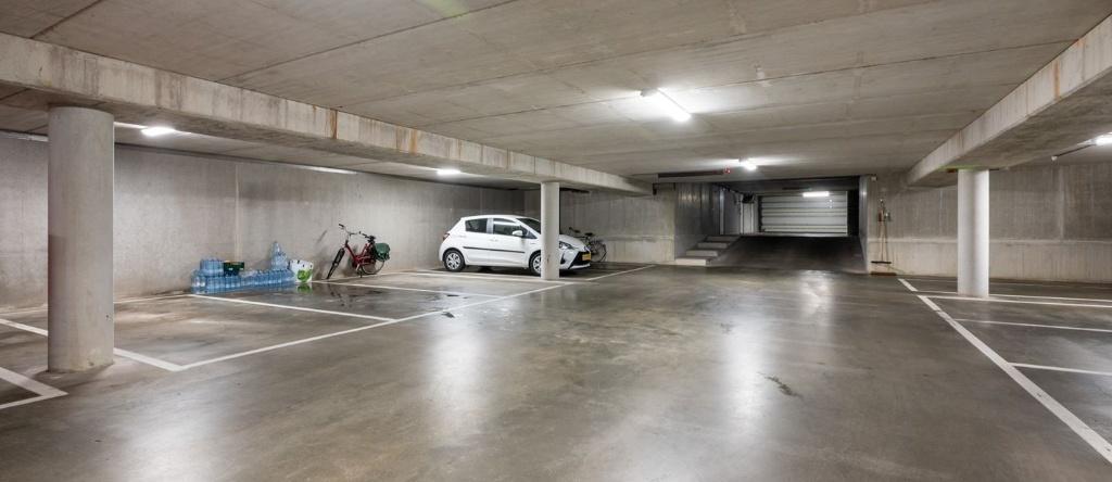 Te huur parkeerplaats Ugchelen, Ophalen, Zo goed als nieuw