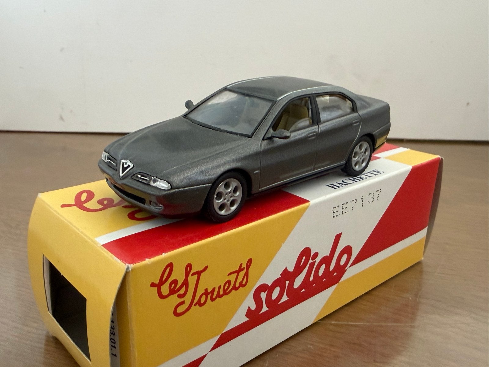 Solido Alfa Romeo 166 Schaalmodel - Grijs, Ophalen of Verzenden, Zo goed als nieuw, Auto, Solido